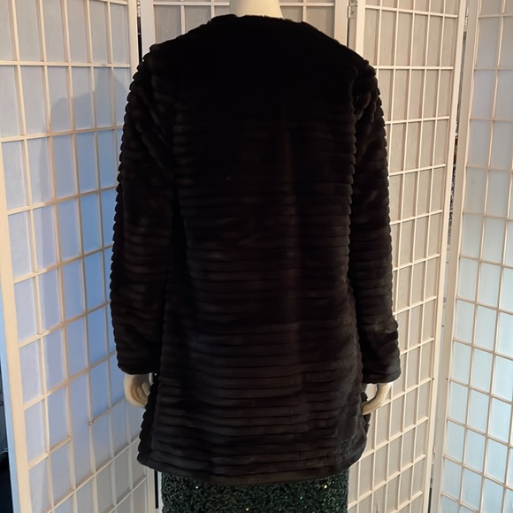 Faux Fur 3/4 Coat - Picture 4 of 6